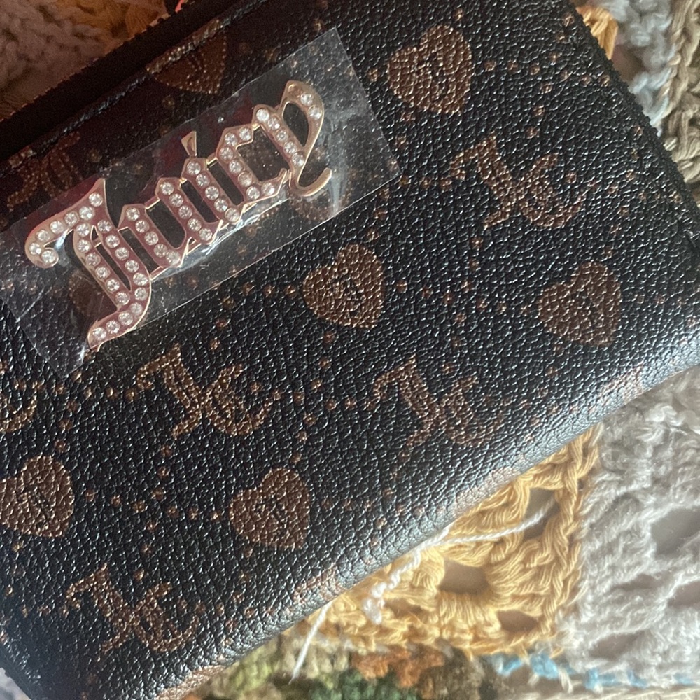 Juicy Couture Liquorice zip around wallet NWT - Picture 5 of 5